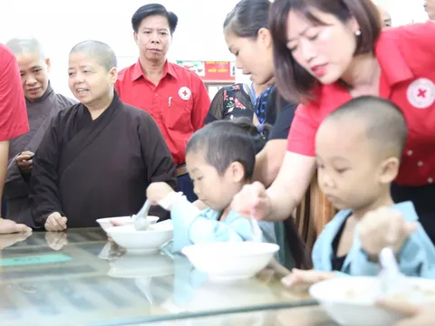 ‘Nồi cháo nghĩa tình’ năm thứ 6 tại Bệnh viện Đa khoa tỉnh Phú Thọ