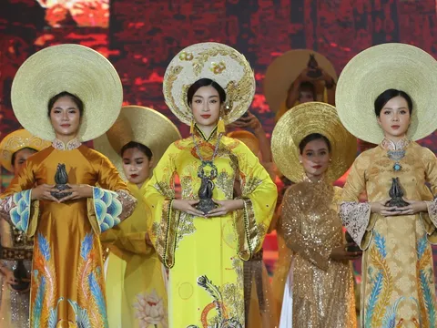 Hoa hậu Đỗ Mỹ Linh rạng ngời tại lễ dâng trầm hương đầu tiên tại Việt Nam