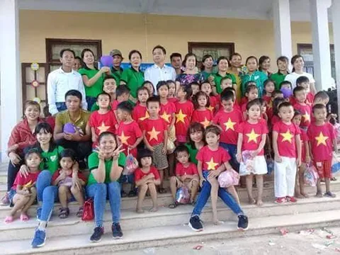 Nhóm thiện nguyện Đức Nhân Tâm đến với người nghèo