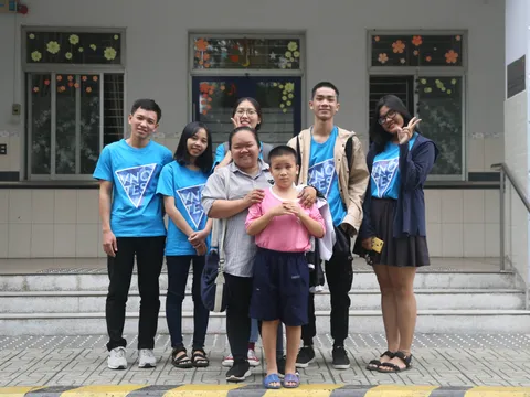 'Chuyến xe số 7' trao vé cho 17 em khiếm thị về quê ăn Tết