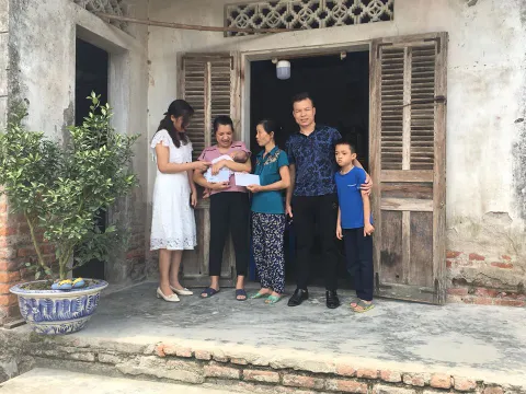 Gần 40 triệu đồng ủng hộ bé Nhã Phương phẫu thuật tim