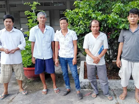 Đá gà ăn tiền, 5 đối tượng bị bắt