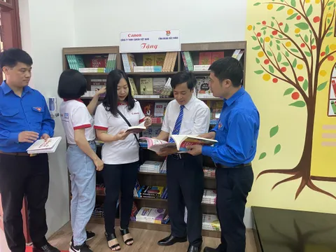 Hướng nghiệp và hỗ trợ trang bị thư viện cho học sinh tại Bắc Ninh