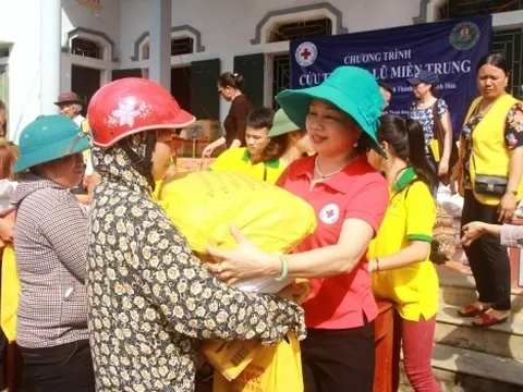 Hội CTĐ tỉnh Thanh Hóa: Trao 300 suất quà cho các hộ bị ảnh hưởng do bão số 10