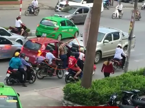 Lái xe bán tải gây tai nạn chết người bị tạm giữ