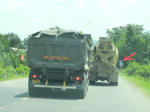 Quảng Trị: Người dân khiếp vía với hàng đoàn xe tải ‘tung hoành’ tuyến đường mòn Hồ Chí Minh