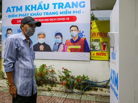 Cha đẻ “ATM gạo” chế tạo “ATM khẩu trang” phát miễn phí