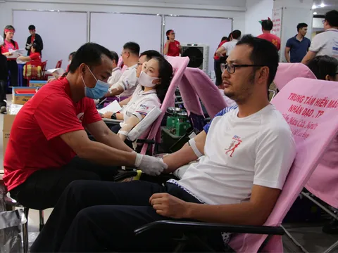 Hàng nghìn người tham gia hiến máu tại Ngày hội 'Giọt hồng Thành phố mang tên Bác'