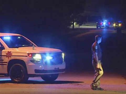 Nghi phạm 14 tuổi xả súng giết cả gia đình tại Mỹ