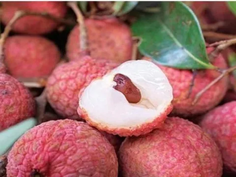 Vì sao ăn quả vải bị nóng?