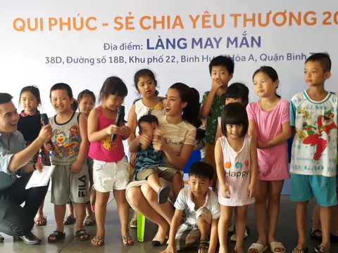 Hoa hậu Đỗ Mỹ Linh cùng nấu 300 suất ăn cho trẻ mồ côi, người khuyết tật