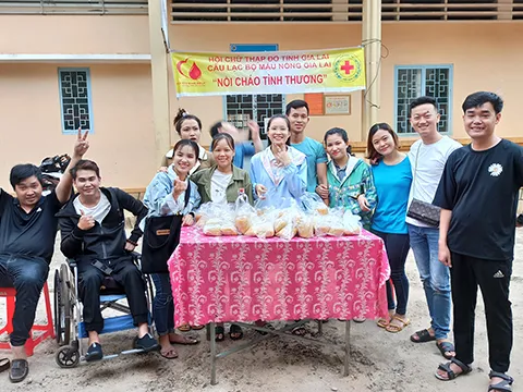 Chàng trai giàu nghị lực với trái tim nhân ái