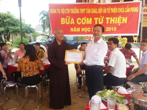 Trường THPT Tân Châu khai trương Bếp ăn từ thiện năm học 2017-2018