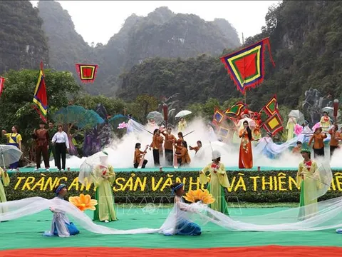 Khai mạc lễ hội Tràng An - Lễ hội Thánh Quý Minh Đại Vương năm 2019 tại Ninh Bình