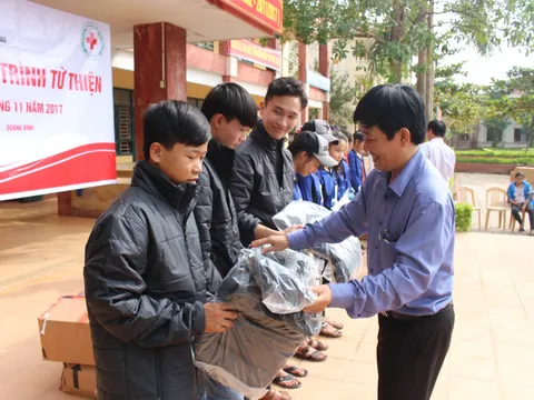 Quảng Bình: Trao tặng 5.541 áo ấm cho học sinh khó khăn