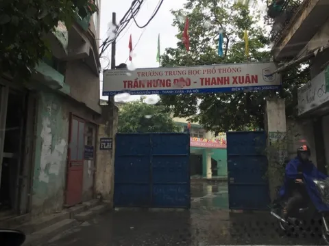 Phê bình và kiểm điểm Hiệu trưởng nhà trường