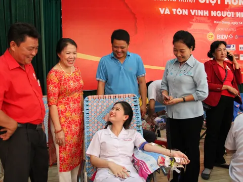 Tưng bừng ngày hội ‘Giọt hồng đất Kiên Giang’