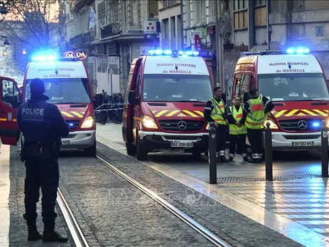 Cảnh sát Pháp tiêu diệt kẻ tấn công bằng dao