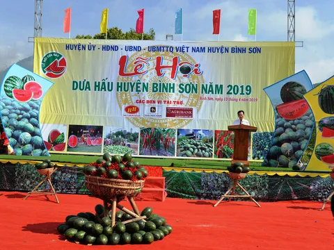 Lễ hội dưa hấu thu hút người dân tại Quảng Ngãi