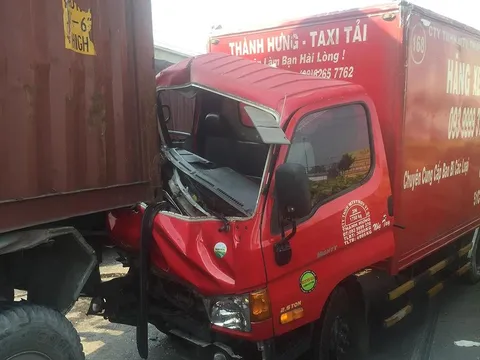 Đâm xe liên hoàn trên xa lộ Hà Nội, 2 người thương vong