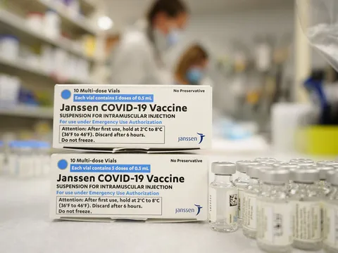 WHO phê duyệt khẩn cấp lưu hành vắc xin tiêm 1 liều của Johnson & Johnson