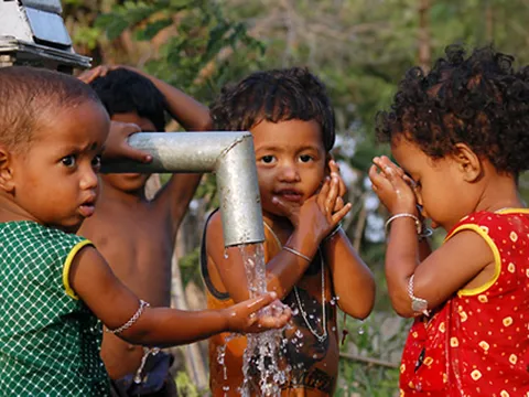 Australia sáng chế thiết bị lọc nước sử dụng ánh sáng mặt trời