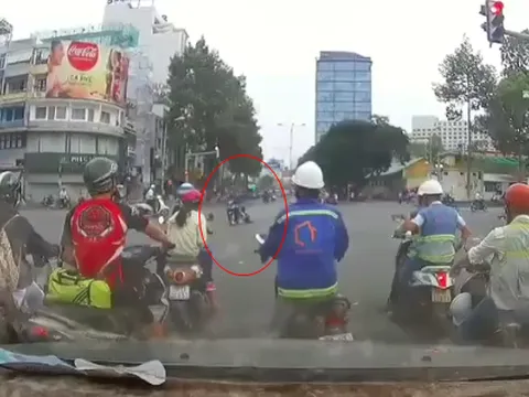 Cố giữ tài sản, cô gái bị tên cướp kéo lê hơn 20m