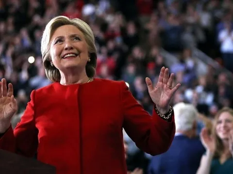 Bà Clinton vui mừng sau thất bại xóa bỏ "di sản Obama" của ông Trump
