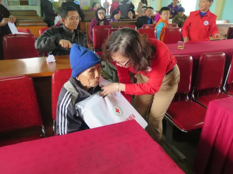 Hội Chữ thập đỏ tỉnh Nghệ An: Chăm lo Tết cho người già cô đơn, người mắc bệnh hiểm nghèo