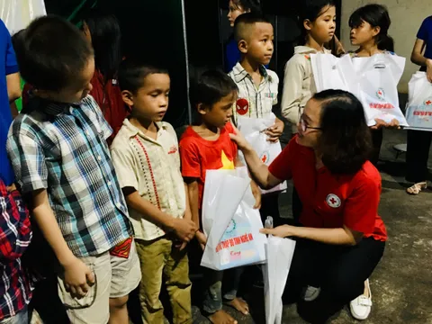 Trung thu về bản