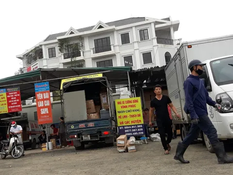 Hà Nội: ‘Bến cóc’ tiếp tay cho xe dù ở quận Hoàng Mai