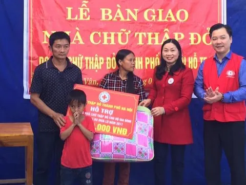 Thanh Hóa: Bàn giao nhà chữ thập đỏ cho 2 gia đình đặc biệt khó khăn