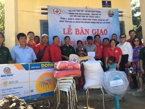 Mang niềm vui đến người nghèo biên giới Gia Lai