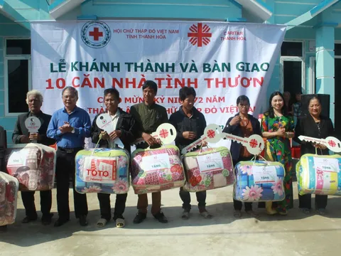 Bàn giao nhà chữ thập đỏ cho 10 hộ ngư dân nghèo huyện Yên Định