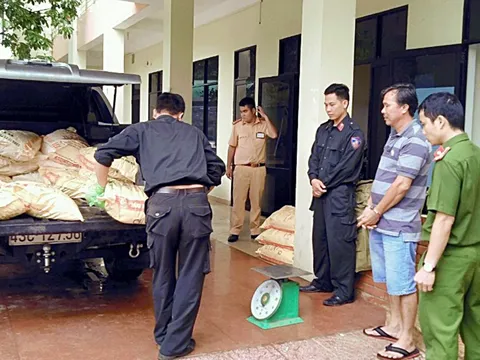 Bắt xe tải nghi vận chuyển hơn 600kg cyanua