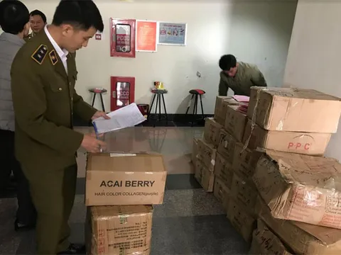Thu giữ hàng tấn mỹ phẩm không rõ nguồn gốc trong căn hộ chung cư