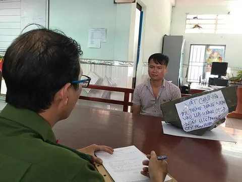 Bắt thanh niên bê tảng đá 30 kg ném cảnh sát cơ động ở Pouyuen