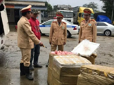 Bắt giữ 5 tạ nội tạng động vật hôi thối đang trên đường đi tiêu thụ