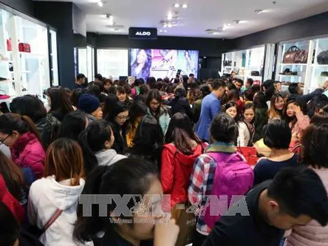 Các trung tâm thương mại quá tải vì lượng người mua sắm dịp Black Friday