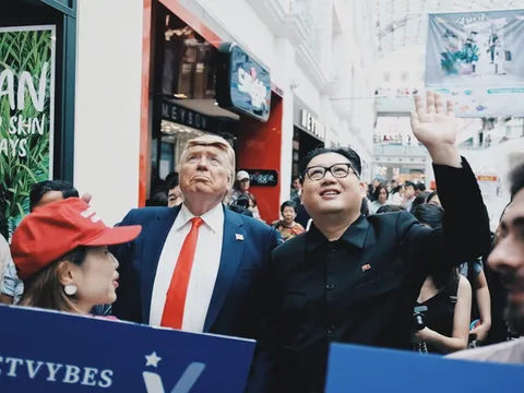 Bộ đôi Kim - Trump 'giả' thu hút sự chú ý tại Singapore
