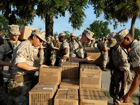 Bờ Đông Mỹ 1 ngày trước bão Florence: Cả đội cứu hộ cũng phải di tản