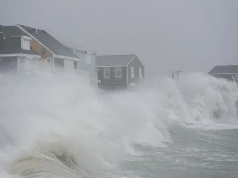 "Bom bão" tấn công các bang bờ Đông nước Mỹ