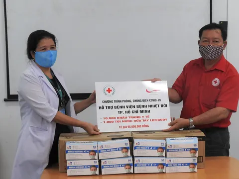 Hội Chữ thập đỏ Việt Nam tiếp tục hỗ trợ các bệnh viện trong phòng, chống dịch Covid-19
