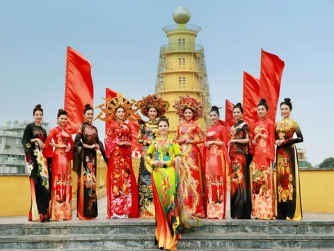 Ra mắt bộ sưu tập áo dài “Hướng về nguồn cội”
