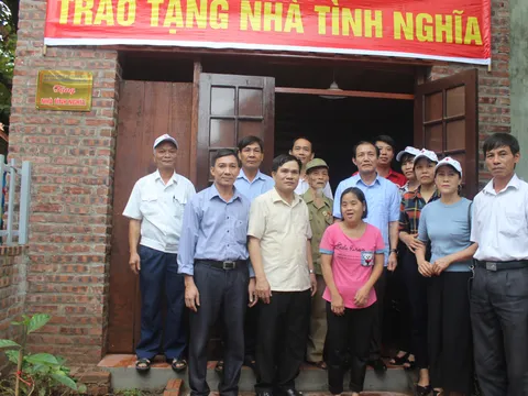 Bàn giao nhà Chữ thập đỏ cho hộ nạn nhân chất độc da cam