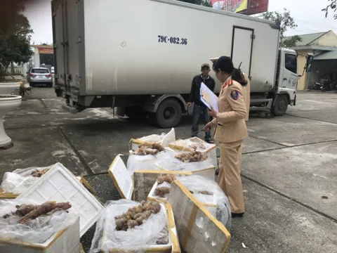 Bắt xe vận chuyển 280 kg thực phẩm bẩn