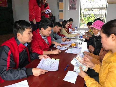 Thanh Hóa: Cấp phát tiền mặt cho bà con bị ảnh hưởng mưa lũ