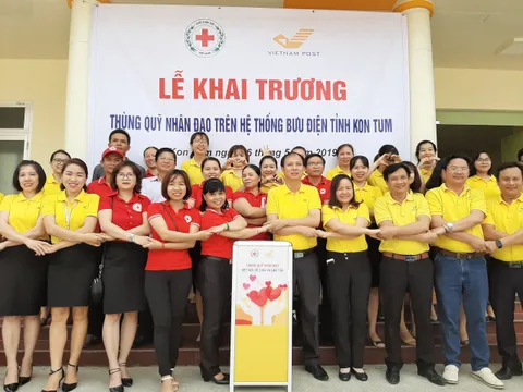 Kon Tum khai trương thùng quỹ nhân đạo tại bưu điện tỉnh