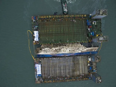 Cận cảnh phà Sewol sau 3 năm chìm sâu ở đáy biển