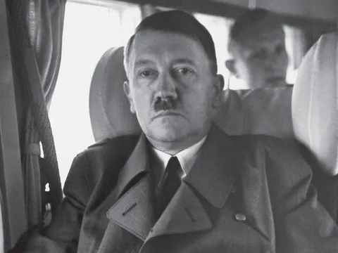 Cận vệ của Hitler kể lại vụ tự sát của trùm phát xít bên trong boong-ke